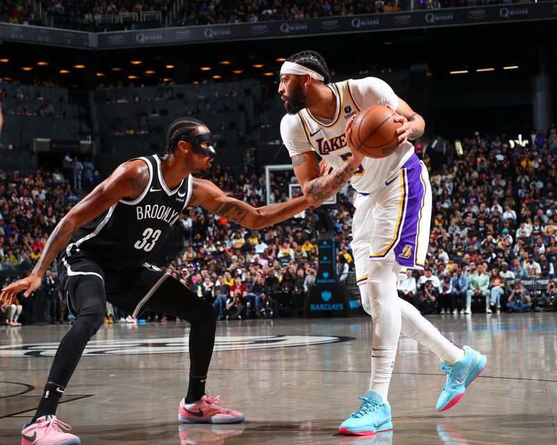 BROOKLYN, NY - MARCH 31: Nicolas Claxton #33 of the Brooklyn Nets plays defense during the game  against Anthony Davis #3 of the Los Angeles Lakers on March 31, 2024 at Barclays Center in Brooklyn, New York. NOTE TO USER: User expressly acknowledges and agrees that, by downloading and or using this Photograph, user is consenting to the terms and conditions of the Getty Images License Agreement. Mandatory Copyright Notice: Copyright 2024 NBAE (Photo by David L. Nemec/NBAE via Getty Images)