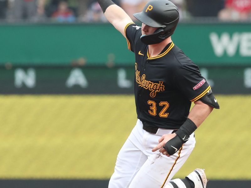 Jun 7, 2025; Pittsburgh, Pennsylvania, USA; Pittsburgh Pirates catcher Henry Davis (32) circles the bases on a solo home run against the Philadelphia Phillies during the eighth inning at PNC Park. Mandatory Credit: Charles LeClaire-Imagn Images