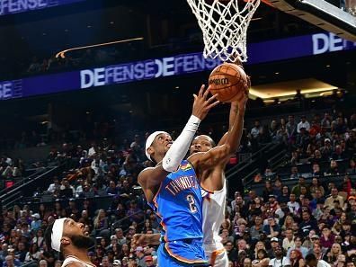 PHOENIX, AZ - NOVEMBER  12:  Shai Gilgeous-Alexander #2 of the Oklahoma City Thunder drives to the basket during the game against the Phoenix Suns on November 12, 2023 at Footprint Center in Phoenix, Arizona. NOTE TO USER: User expressly acknowledges and agrees that, by downloading and or using this photograph, user is consenting to the terms and conditions of the Getty Images License Agreement. Mandatory Copyright Notice: Copyright 2023 NBAE (Photo by Kate Frese/NBAE via Getty Images)