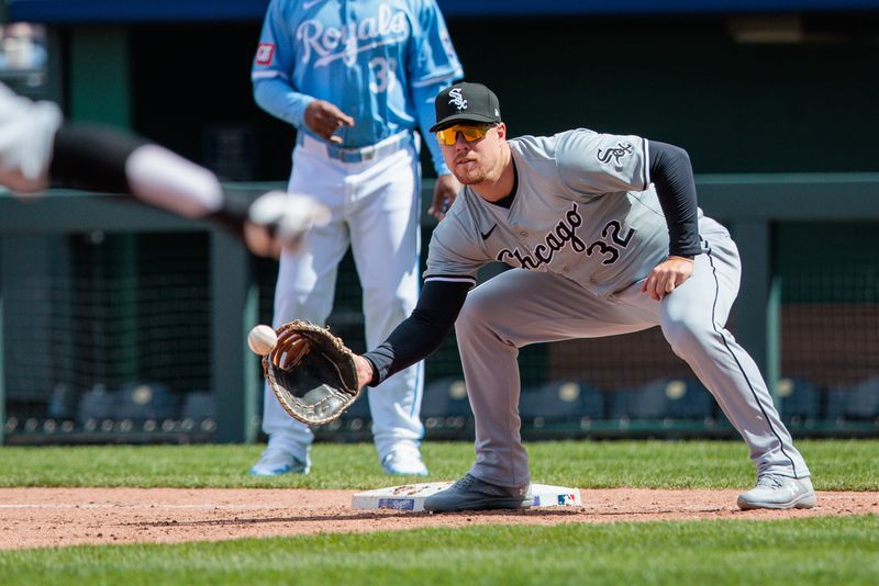 Apr 7, 2024; Kansas City, Missouri, USA; Chicago White Sox first base Gavin Sheets (32) reaches for a throw during the seventh inning against the Kansas City Royals at Kauffman Stadium. Mandatory Credit: William Purnell-USA TODAY Sports