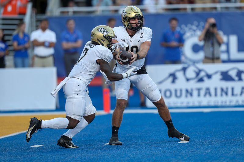 Sep 9, 2023; Boise, Idaho, USA; UCF Knights quarterback John Rhys Plumlee (10) hands the ball off to running back RJ Harvey (7) during the second half of play versus the Boise State Broncos at Albertsons Stadium. UCF beats Boise State 18-16. Mandatory Credit: Brian Losness-USA TODAY Sports
