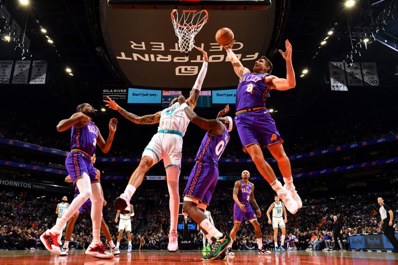 PHOENIX, AZ - JANUARY 12: Grayson Allen #8 of the Phoenix Suns rebounds during the game against the Charlotte Hornets on January 12, 2025 at Footprint Center in Phoenix, Arizona. NOTE TO USER: User expressly acknowledges and agrees that, by downloading and or using this photograph, user is consenting to the terms and conditions of the Getty Images License Agreement. Mandatory Copyright Notice: Copyright 2025 NBAE (Photo by Barry Gossage/NBAE via Getty Images)