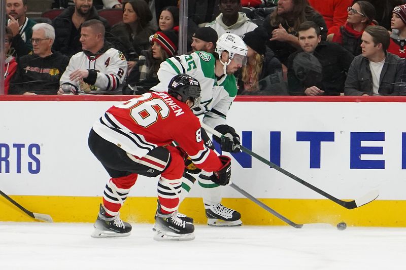 Jan 1, 2026; Chicago, Illinois, USA; Dallas Stars defenseman Thomas Harley (55) and Chicago Blackhawks center Teuvo Teravainen (86) go for the puck during the first period at United Center. Mandatory Credit: David Banks-Imagn Images