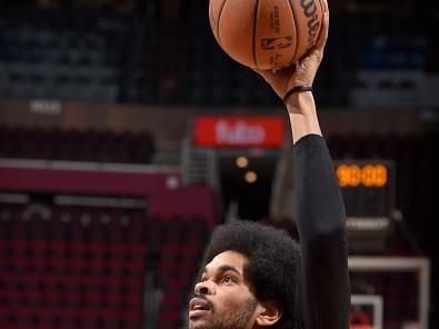 CLEVELAND, OH - NOVEMBER 30: Jarrett Allen #31 of the Cleveland Cavaliers warms up before the game against the Portland Trail Blazers on November 30, 2023 at Rocket Mortgage FieldHouse in Cleveland, Ohio. NOTE TO USER: User expressly acknowledges and agrees that, by downloading and/or using this Photograph, user is consenting to the terms and conditions of the Getty Images License Agreement. Mandatory Copyright Notice: Copyright 2023 NBAE (Photo by David Liam Kyle/NBAE via Getty Images)