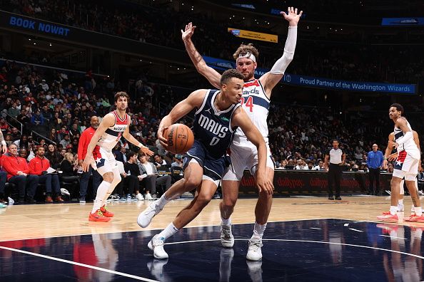 WASHINGTON, DC -? NOVEMBER 15: Dante Exum #0 of the Dallas Mavericks drives to the basket during the game against the Washington Wizards on November 15, 2023 at Capital One Arena in Washington, DC. NOTE TO USER: User expressly acknowledges and agrees that, by downloading and or using this Photograph, user is consenting to the terms and conditions of the Getty Images License Agreement. Mandatory Copyright Notice: Copyright 2023 NBAE (Photo by Stephen Gosling/NBAE via Getty Images)