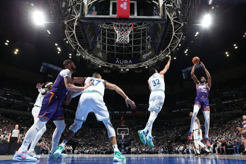 MINNEAPOLIS, MN -  APRIL 14: Kevin Durant #35 of the Phoenix Suns shoots the ball during the game against the Minnesota Timberwolves on April 14, 2024 at Target Center in Minneapolis, Minnesota. NOTE TO USER: User expressly acknowledges and agrees that, by downloading and or using this Photograph, user is consenting to the terms and conditions of the Getty Images License Agreement. Mandatory Copyright Notice: Copyright 2024 NBAE (Photo by David Sherman/NBAE via Getty Images)