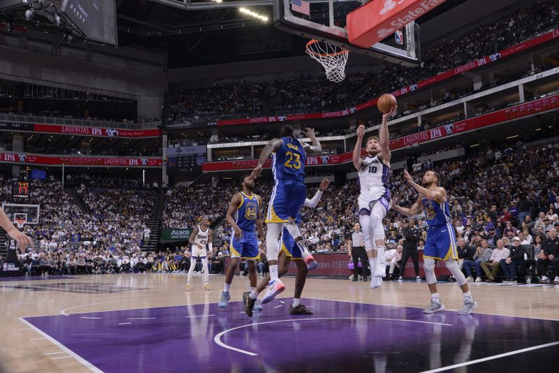 SACRAMENTO, CA - APRIL 16: Domantas Sabonis #10 of the Sacramento Kings drives to the basket during the game against the Golden State Warriors during the 2024 Play-In Tournament on April 16, 2024 at Golden 1 Center in Sacramento, California. NOTE TO USER: User expressly acknowledges and agrees that, by downloading and or using this Photograph, user is consenting to the terms and conditions of the Getty Images License Agreement. Mandatory Copyright Notice: Copyright 2024 NBAE (Photo by Rocky Widner/NBAE via Getty Images)