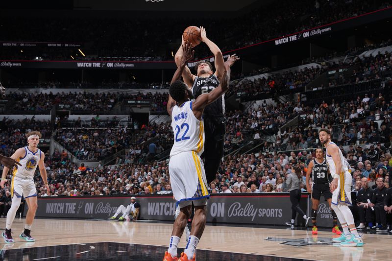 SAN ANTONIO, TX - MARCH 11: Zach Collins #23 of the San Antonio Spurs drives to the basket during the game against the Golden State Warriors on March 11, 2024 at the AT&T Center in San Antonio, Texas. NOTE TO USER: User expressly acknowledges and agrees that, by downloading and or using this photograph, user is consenting to the terms and conditions of the Getty Images License Agreement. Mandatory Copyright Notice: Copyright 2024 NBAE (Photos by Jesse D. Garrabrant/NBAE via Getty Images)