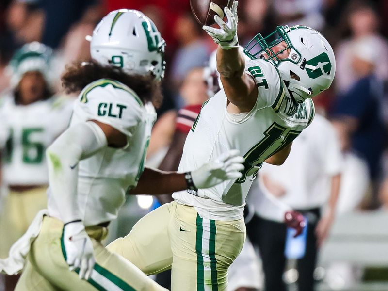 Sep 24, 2022; Columbia, South Carolina, USA; Charlotte 49ers tight end Taylor Thompson (11) has a pass go off his fingertips against the South Carolina Gamecocks in the second quarter at Williams-Brice Stadium. Mandatory Credit: Jeff Blake-USA TODAY Sports