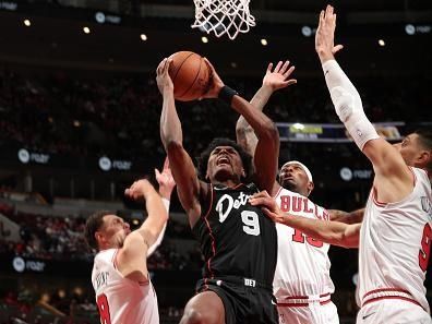 CHICAGO, IL - NOVEMBER 12: Ausar Thompson #9 of the Detroit Pistons drives to the basket during the game against the Chicago Bulls on November 12, 2023 at United Center in Chicago, Illinois. NOTE TO USER: User expressly acknowledges and agrees that, by downloading and or using this photograph, User is consenting to the terms and conditions of the Getty Images License Agreement. Mandatory Copyright Notice: Copyright 2023 NBAE (Photo by Gary Dineen/NBAE via Getty Images)