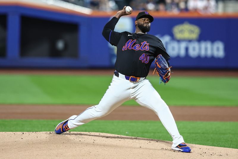 Sep 19, 2024; New York City, New York, USA;  New York Mets starting pitcher Luis Severino (40) pitches in the first inning against the Philadelphia Phillies at Citi Field. Mandatory Credit: Wendell Cruz-Imagn Images