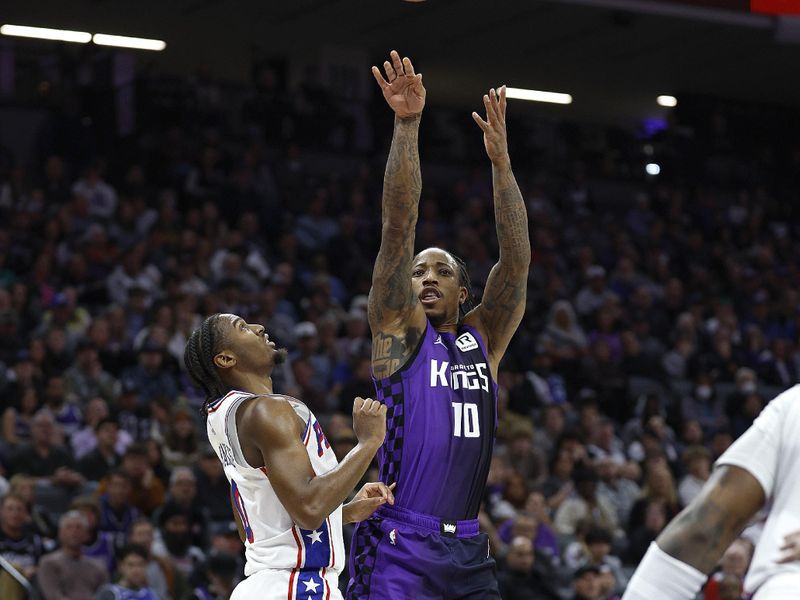 SACRAMENTO, CALIFORNIA - JANUARY 01: DeMar DeRozan #10 of the Sacramento Kings shoots over Tyrese Maxey #0 of the Philadelphia 76ers during the first half of an NBA basketball game at Golden 1 Center on January 01, 2025 in Sacramento, California. NOTE TO USER: User expressly acknowledges and agrees that, by downloading and or using this photograph, User is consenting to the terms and conditions of the Getty Images License Agreement. (Photo by Thearon W. Henderson/Getty Images)