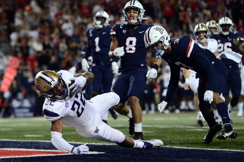 Oct 22, 2021; Tucson, Arizona, USA; Washington Huskies running back Cameron Davis (22) runs for a touchdown against the Arizona Wildcats during the second half at Arizona Stadium. Mandatory Credit: Joe Camporeale-USA TODAY Sports