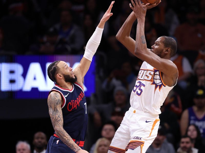 PHOENIX, ARIZONA - JANUARY 27: Kevin Durant #35 of the Phoenix Suns shoots over Amir Coffey #7 of the LA Clippers during the second half at Footprint Center on January 27, 2025 in Phoenix, Arizona. NOTE TO USER: User expressly acknowledges and agrees that, by downloading and or using this photograph, User is consenting to the terms and conditions of the Getty Images License Agreement.  (Photo by Chris Coduto/Getty Images)