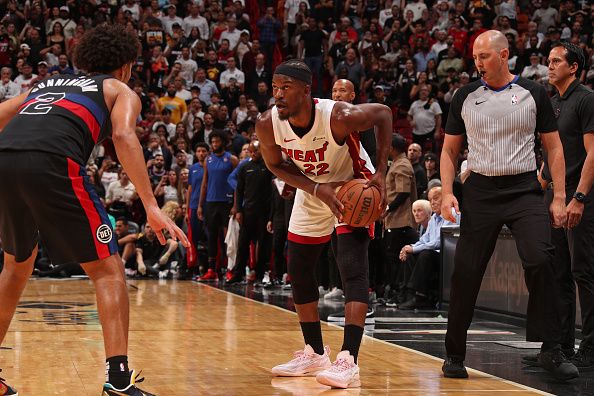 MIAMI, FL - OCTOBER 25: Jimmy Butler #22 of the Miami Heat looks at the shot clock during the game against the Detroit Pistons on October 25, 2023 at Kaseya Center in Miami, Florida. NOTE TO USER: User expressly acknowledges and agrees that, by downloading and or using this Photograph, user is consenting to the terms and conditions of the Getty Images License Agreement. Mandatory Copyright Notice: Copyright 2023 NBAE (Photo by Issac Baldizon/NBAE via Getty Images)