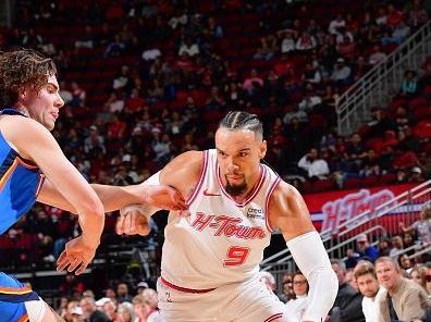 HOUSTON, TX - DECEMBER 6:   Dillon Brooks #9 of the Houston Rockets drives to the basket during the game against the Oklahoma City Thunder on December 6, 2023 at the Toyota Center in Houston, Texas. NOTE TO USER: User expressly acknowledges and agrees that, by downloading and or using this photograph, User is consenting to the terms and conditions of the Getty Images License Agreement. Mandatory Copyright Notice: Copyright 2023 NBAE (Photo by Michael Gonzales/NBAE via Getty Images)