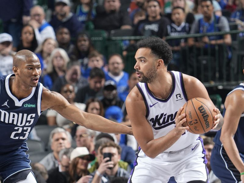 DALLAS, TX - MARCH 3: Trey Lyles #41 of the Sacramento Kings handles the ball during the game against the Dallas Mavericks on March 3, 2025 at American Airlines Center in Dallas, Texas. NOTE TO USER: User expressly acknowledges and agrees that, by downloading and or using this photograph, User is consenting to the terms and conditions of the Getty Images License Agreement. Mandatory Copyright Notice: Copyright 2025 NBAE (Photo by Glenn James/NBAE via Getty Images)