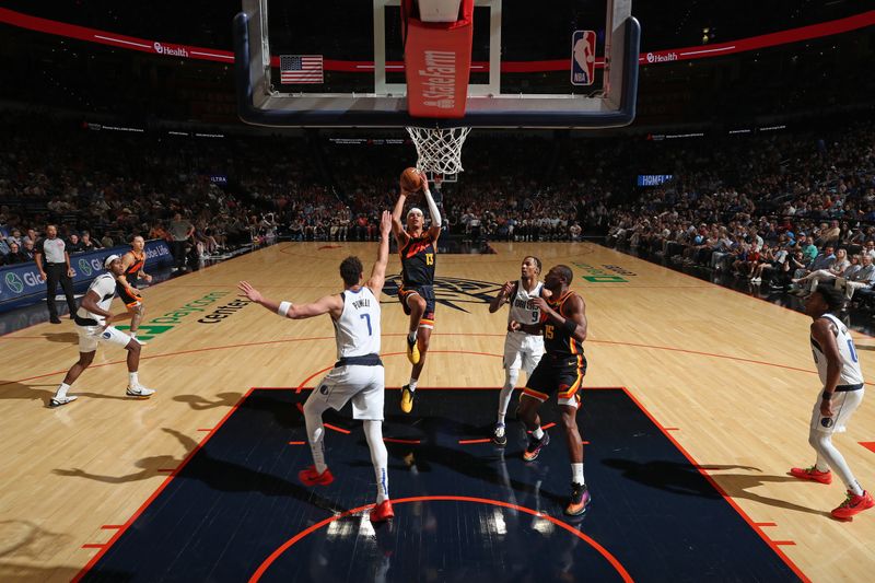 Oklahoma City Thunder Takes on Dallas Mavericks: Precision Meets Power at American Airlines Center