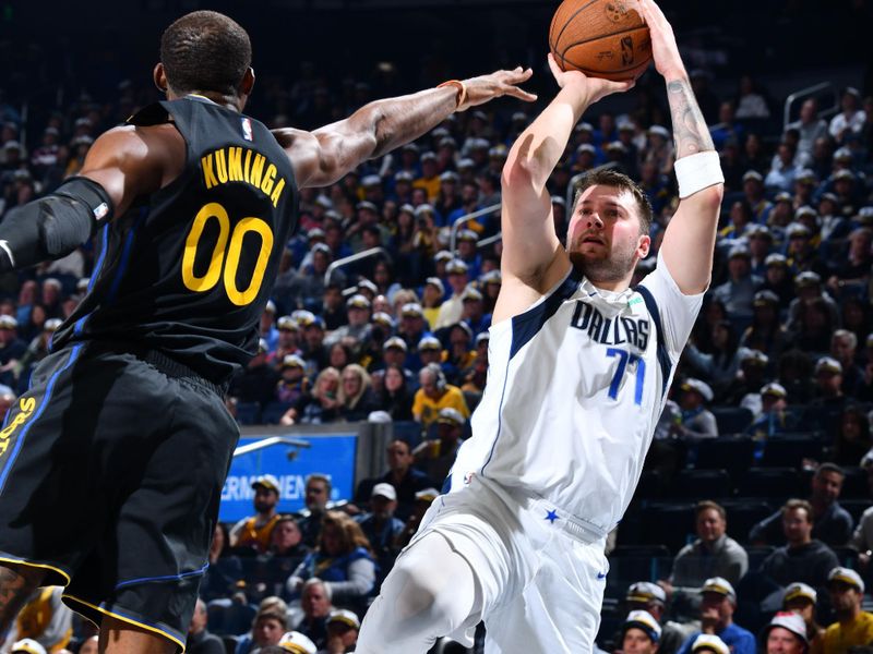 PHOENIX, AZ - NOVEMBER 12: Luka Doncic #77 of the Dallas Mavericks shoots the ball during the game against the Golden State Warriors during the Emirates NBA Cup game on November 12, 2024 at Footprint Center in Phoenix, Arizona. NOTE TO USER: User expressly acknowledges and agrees that, by downloading and or using this photograph, user is consenting to the terms and conditions of the Getty Images License Agreement. Mandatory Copyright Notice: Copyright 2024 NBAE (Photo by Barry Gossage/NBAE via Getty Images)