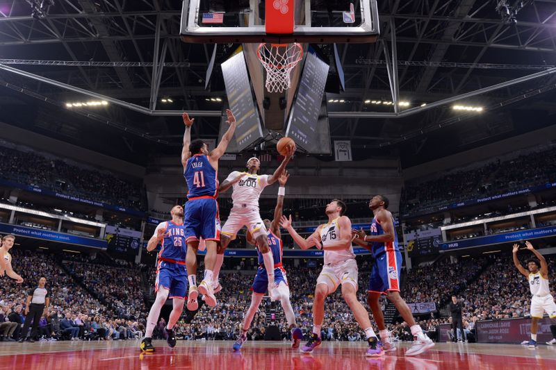 SACRAMENTO, CA - NOVEMBER 16: Jordan Clarkson #00 of the Utah Jazz shoots the ball during the game against the Sacramento Kings on November 16, 2024 at Golden 1 Center in Sacramento, California. NOTE TO USER: User expressly acknowledges and agrees that, by downloading and or using this Photograph, user is consenting to the terms and conditions of the Getty Images License Agreement. Mandatory Copyright Notice: Copyright 2024 NBAE (Photo by Rocky Widner/NBAE via Getty Images)