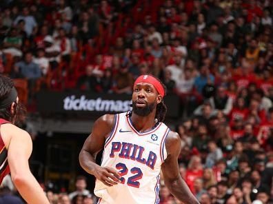 MIAMI, FL - DECEMBER 25:  Patrick Beverley #22 of the Philadelphia 76ers handles the ball during the game  on December 25, 2023 at Kaseya Center Arena in Miami, Florida. NOTE TO USER: User expressly acknowledges and agrees that, by downloading and or using this Photograph, user is consenting to the terms and conditions of the Getty Images License Agreement. Mandatory Copyright Notice: Copyright 2023 NBAE (Photo by Issac Baldizon/NBAE via Getty Images)