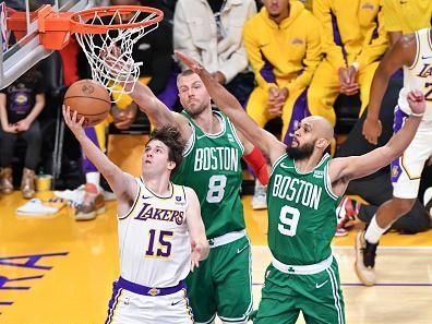 LOS ANGELES, CA - DECEMBER 25:  Austin Reaves #15 of the Los Angeles Lakers goes to the basket during the game on December 25, 2023 at Crypto.Com Arena in Los Angeles, California. NOTE TO USER: User expressly acknowledges and agrees that, by downloading and/or using this Photograph, user is consenting to the terms and conditions of the Getty Images License Agreement. Mandatory Copyright Notice: Copyright 2023 NBAE (Photo by Juan Ocampo/NBAE via Getty Images)