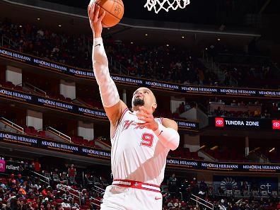 HOUSTON, TX - DECEMBER 6:   Dillon Brooks #9 of the Houston Rockets drives to the basket during the game against the Oklahoma City Thunder on December 6, 2023 at the Toyota Center in Houston, Texas. NOTE TO USER: User expressly acknowledges and agrees that, by downloading and or using this photograph, User is consenting to the terms and conditions of the Getty Images License Agreement. Mandatory Copyright Notice: Copyright 2023 NBAE (Photo by Michael Gonzales/NBAE via Getty Images)