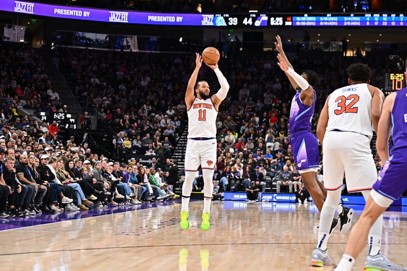 SALT LAKE CITY, UT - NOVEMBER 23: Jalen Brunson #11 of the New York Knicks three point basket during the game against the Utah Jazz on November 23, 2024 at Delta Center in Salt Lake City, Utah. NOTE TO USER: User expressly acknowledges and agrees that, by downloading and or using this Photograph, User is consenting to the terms and conditions of the Getty Images License Agreement. Mandatory Copyright Notice: Copyright 2024 NBAE (Photo by Jamie Sabau/NBAE via Getty Images)