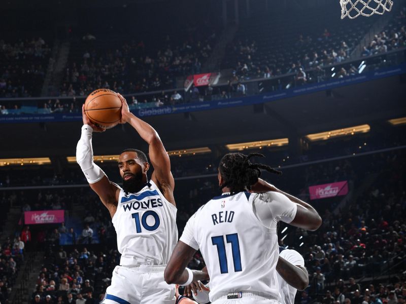 INGLEWOOD, CA - DECEMBER 4:Mike Conley #10 of the Minnesota Timberwolves grabs the rebound during the game against the LA Clippers during a regular season game on December 4, 2024 at Intuit Dome in Los Angeles, California. NOTE TO USER: User expressly acknowledges and agrees that, by downloading and/or using this Photograph, user is consenting to the terms and conditions of the Getty Images License Agreement. Mandatory Copyright Notice: Copyright 2024 NBAE (Photo by Juan Ocampo/NBAE via Getty Images)