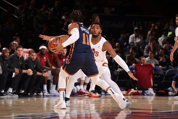 NEW YORK, NY - NOVEMBER 1: Jalen Brunson #11 of the New York Knicks handles the ball against defender Donovan Mitchell #45 of the Cleveland Cavaliers during the game on November 1, 2023 at Madison Square Garden in New York City, New York.  NOTE TO USER: User expressly acknowledges and agrees that, by downloading and or using this photograph, User is consenting to the terms and conditions of the Getty Images License Agreement. Mandatory Copyright Notice: Copyright 2023 NBAE  (Photo by Nathaniel S. Butler/NBAE via Getty Images)