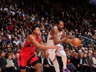 TORONTO, CANADA - NOVEMBER 29:  Kevin Durant #35 of the Phoenix Suns goes to the basket during the game on November 29, 2023 at the Scotiabank Arena in Toronto, Ontario, Canada.  NOTE TO USER: User expressly acknowledges and agrees that, by downloading and or using this Photograph, user is consenting to the terms and conditions of the Getty Images License Agreement.  Mandatory Copyright Notice: Copyright 2023 NBAE (Photo by Mark Blinch/NBAE via Getty Images)