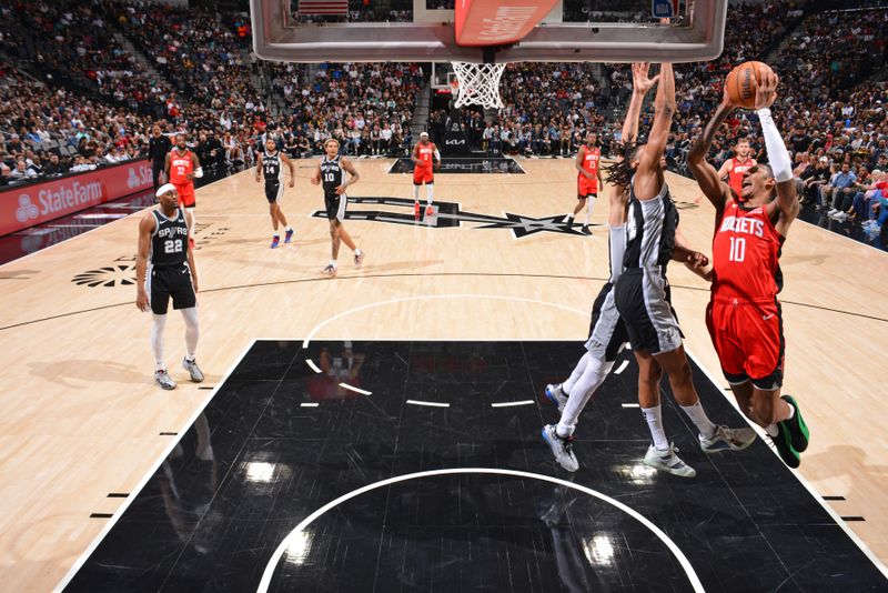 SAN ANTONIO, TX - MARCH 12: Jabari Smith Jr. #10 of the Houston Rockets drives to the basket during the game against the San Antonio Spurs on March 12, 2024 at the Frost Bank Center in San Antonio, Texas. NOTE TO USER: User expressly acknowledges and agrees that, by downloading and or using this photograph, user is consenting to the terms and conditions of the Getty Images License Agreement. Mandatory Copyright Notice: Copyright 2024 NBAE (Photos by Jesse D. Garrabrant/NBAE via Getty Images)