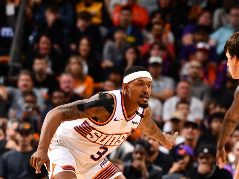 PHOENIX, AZ - OCTOBER 28: Bradley Beal #3 of the Phoenix Suns plays defense during the game against the Phoenix Suns on October 28, 2024 at Footprint Center in Phoenix, Arizona. NOTE TO USER: User expressly acknowledges and agrees that, by downloading and or using this photograph, user is consenting to the terms and conditions of the Getty Images License Agreement. Mandatory Copyright Notice: Copyright 2024 NBAE (Photo by Barry Gossage/NBAE via Getty Images)