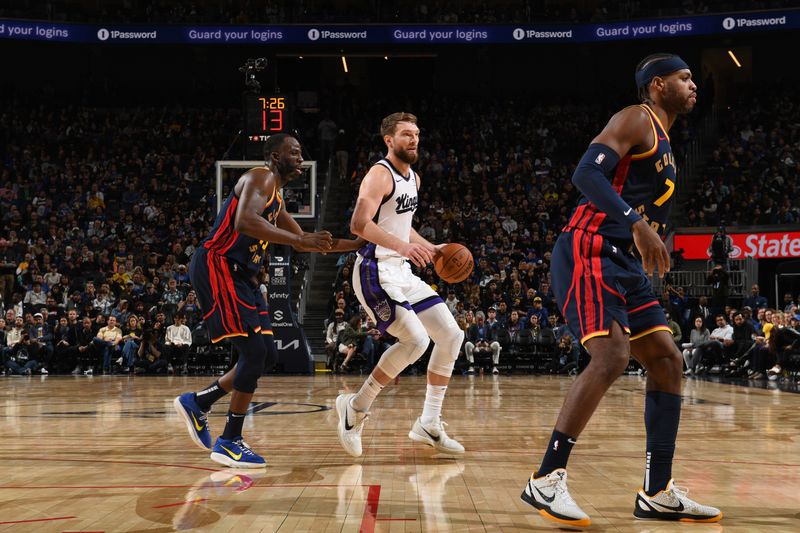 SAN FRANCISCO, CA - JANUARY 5:  Domantas Sabonis #11 of the Sacramento Kings handles the ball during the game against the Golden State Warriors on January 5, 2025 at Chase Center in San Francisco, California. NOTE TO USER: User expressly acknowledges and agrees that, by downloading and or using this photograph, user is consenting to the terms and conditions of Getty Images License Agreement. Mandatory Copyright Notice: Copyright 2025 NBAE (Photo by Noah Graham/NBAE via Getty Images)