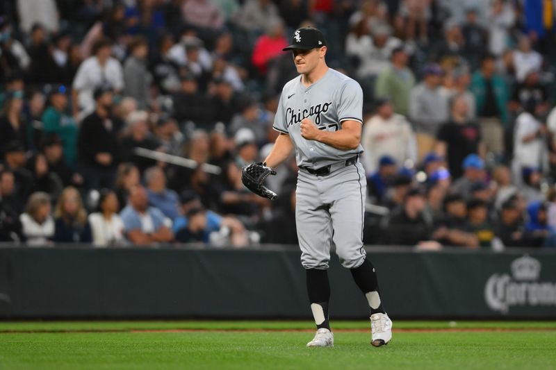 White Sox Edge Mariners in Extra Innings, Secure 3-2 Victory