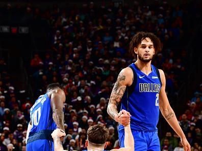 Dallas Mavericks' Offensive Surge Overwhelms Indiana Pacers in High-Scoring Battle