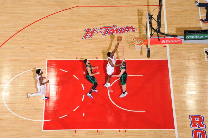 HOUSTON, TX - JANUARY 21: Jae'Sean Tate #8 of the Houston Rockets drives to the basket during the game against the Boston Celtics on January 21, 2024 at the Toyota Center in Houston, Texas. NOTE TO USER: User expressly acknowledges and agrees that, by downloading and or using this photograph, User is consenting to the terms and conditions of the Getty Images License Agreement. Mandatory Copyright Notice: Copyright 2024 NBAE (Photo by Logan Riely/NBAE via Getty Images)