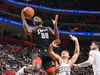 DETROIT, MI - NOVEMBER 5: Isaiah Stewart #28 of the Detroit Pistons shoots the ball during the game against the Phoenix Suns on November 5, 2023 at Little Caesars Arena in Detroit, Michigan. NOTE TO USER: User expressly acknowledges and agrees that, by downloading and/or using this photograph, User is consenting to the terms and conditions of the Getty Images License Agreement. Mandatory Copyright Notice: Copyright 2023 NBAE (Photo by Chris Schwegler/NBAE via Getty Images)