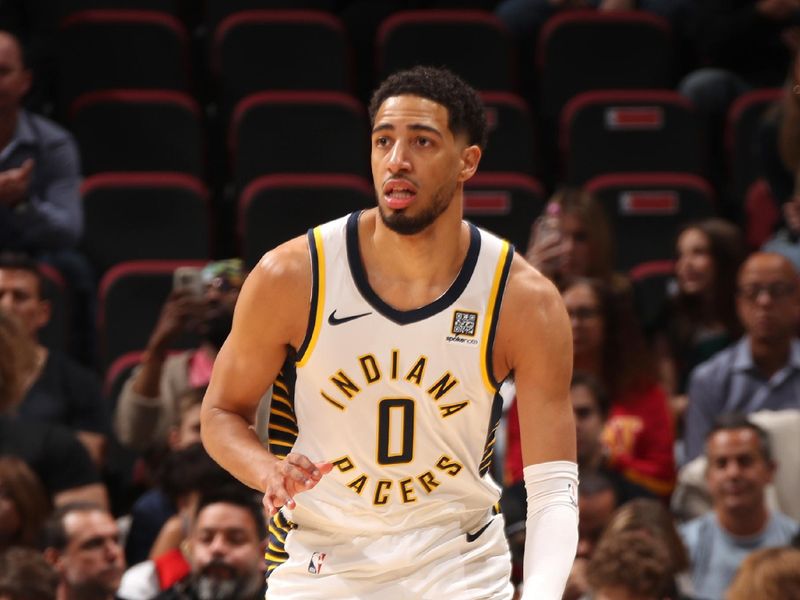 MIAMI, FL - JANUARY 2: Tyrese Haliburton #0 of the Indiana Pacers brings the ball up court during the game against the Miami Heat on January 2, 2025 at Kaseya Center in Miami, Florida. NOTE TO USER: User expressly acknowledges and agrees that, by downloading and or using this Photograph, user is consenting to the terms and conditions of the Getty Images License Agreement. Mandatory Copyright Notice: Copyright 2025 NBAE (Photo by Issac Baldizon/NBAE via Getty Images)