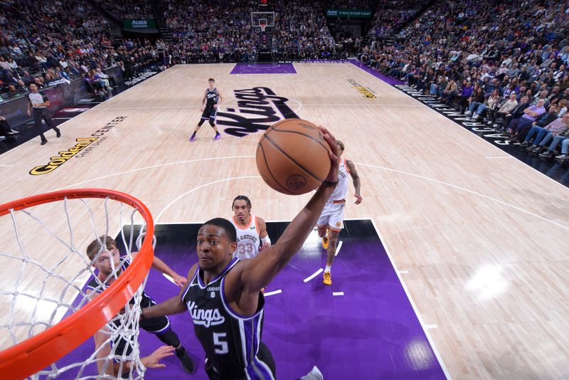 SACRAMENTO, CA - MARCH 7: De'Aaron Fox #5 of the Sacramento Kings dunks the ball during the game against the San Antonio Spurs on March 7, 2024 at Golden 1 Center in Sacramento, California. NOTE TO USER: User expressly acknowledges and agrees that, by downloading and or using this Photograph, user is consenting to the terms and conditions of the Getty Images License Agreement. Mandatory Copyright Notice: Copyright 2024 NBAE (Photo by Rocky Widner/NBAE via Getty Images)