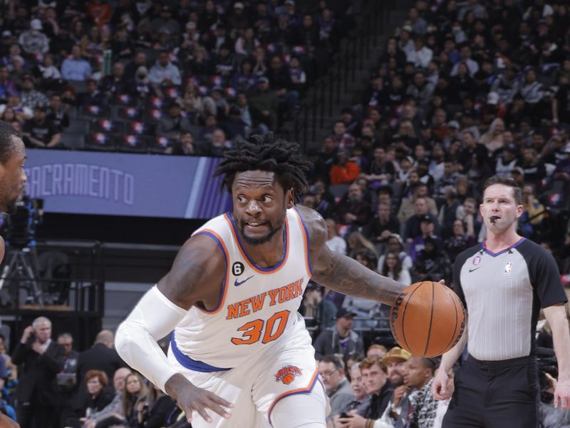 SACRAMENTO, CA - MARCH 9: Julius Randle #30 of the New York Knicks dribbles the ball during the game against the Sacramento Kings on March 9, 2023 at Golden 1 Center in Sacramento, California. NOTE TO USER: User expressly acknowledges and agrees that, by downloading and or using this Photograph, user is consenting to the terms and conditions of the Getty Images License Agreement. Mandatory Copyright Notice: Copyright 2023 NBAE (Photo by Rocky Widner/NBAE via Getty Images)