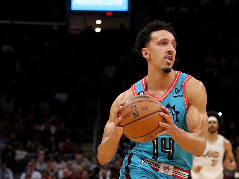 CLEVELAND, OH - JANUARY 4: Landry Shamet #14 of the Phoenix Suns drives to the basket against the Cleveland Cavaliers  on January 4, 2023 at Rocket Mortgage FieldHouse in Cleveland, Ohio. NOTE TO USER: User expressly acknowledges and agrees that, by downloading and/or using this Photograph, user is consenting to the terms and conditions of the Getty Images License Agreement. Mandatory Copyright Notice: Copyright 2022 NBAE (Photo by Lauren Bacho/NBAE via Getty Images)