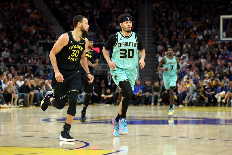 SAN FRANCISCO, CALIFORNIA - FEBRUARY 25: Seth Curry #30 of the Charlotte Hornets is guarded by his brother, Stephen Curry #30 of the Golden State Warriors, during the second half at Chase Center on February 25, 2025 in San Francisco, California. NOTE TO USER: User expressly acknowledges and agrees that, by downloading and/or using this photograph, user is consenting to the terms and conditions of the Getty Images License Agreement.   (Photo by Ezra Shaw/Getty Images)