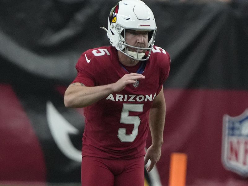 Arizona Cardinals place kicker Matt Prater (5)lines up against the Atlanta Falcons during the first half of an NFL football game, Sunday, Nov. 12, 2023, in Glendale, Ariz. (AP Photo/Rick Scuteri)