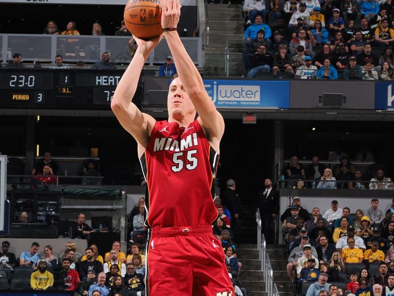 INDIANAPOLIS, IN - NOVEMBER 17: Duncan Robinson #55 of the Miami Heat shoots a three point basket during the game against the Indiana Pacers on November 17, 2024 at Gainbridge Fieldhouse in Indianapolis, Indiana. NOTE TO USER: User expressly acknowledges and agrees that, by downloading and or using this Photograph, user is consenting to the terms and conditions of the Getty Images License Agreement. Mandatory Copyright Notice: Copyright 2024 NBAE (Photo by Ron Hoskins/NBAE via Getty Images)
