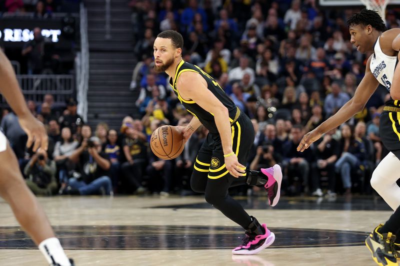 SAN FRANCISCO, CALIFORNIA - MARCH 20: Stephen Curry #30 of the Golden State Warriors dribbles the ball against the Memphis Grizzlies in the first half at Chase Center on March 20, 2024 in San Francisco, California. NOTE TO USER: User expressly acknowledges and agrees that, by downloading and or using this photograph, User is consenting to the terms and conditions of the Getty Images License Agreement.  (Photo by Ezra Shaw/Getty Images)