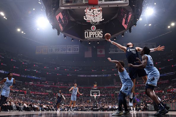 LOS ANGELES, CA - DECEMBER 29: Ivica Zubac #40 of the LA Clippers drives to the basket during the game against the Memphis Grizzlies on December 29, 2023 at Crypto.Com Arena in Los Angeles, California. NOTE TO USER: User expressly acknowledges and agrees that, by downloading and/or using this Photograph, user is consenting to the terms and conditions of the Getty Images License Agreement. Mandatory Copyright Notice: Copyright 2023 NBAE (Photo by Juan Ocampo/NBAE via Getty Images)