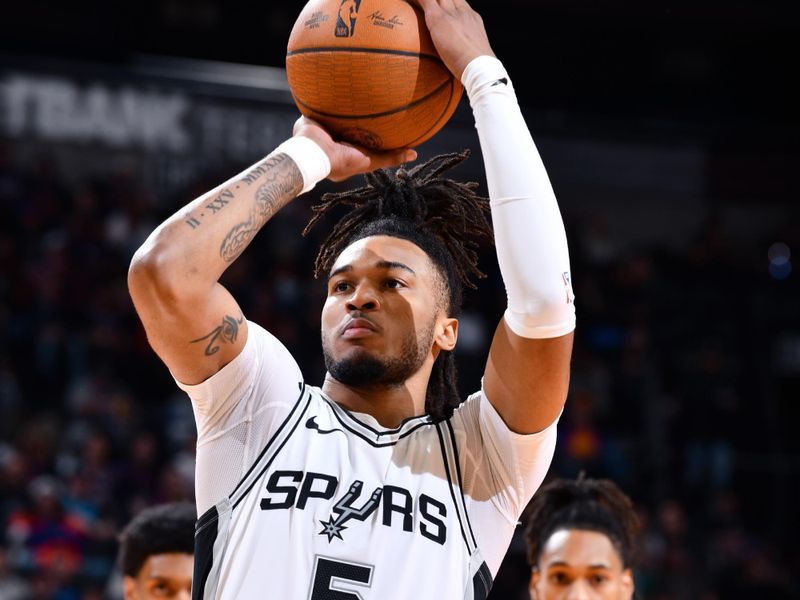 PHOENIX, AZ - DECEMBER 3: Stephon Castle #5 of the San Antonio Spurs shoots a free throw during the game against the Phoenix Suns during a Emirates NBA Cup game on December 3, 2024 at Footprint Center in Phoenix, Arizona. NOTE TO USER: User expressly acknowledges and agrees that, by downloading and or using this photograph, user is consenting to the terms and conditions of the Getty Images License Agreement. Mandatory Copyright Notice: Copyright 2024 NBAE (Photo by Barry Gossage/NBAE via Getty Images)