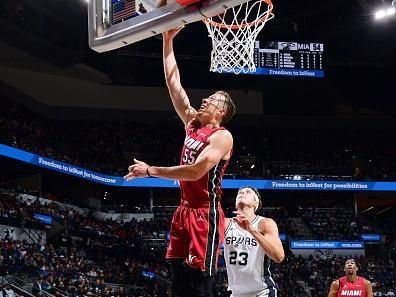 SAN ANTONIO, TX - NOVEMBER 12: Duncan Robinson #55 of the Miami Heat drives to the basket during the game against the San Antonio Spurs on November 12, 2023 at the Frost Bank Center in San Antonio, Texas. NOTE TO USER: User expressly acknowledges and agrees that, by downloading and or using this photograph, user is consenting to the terms and conditions of the Getty Images License Agreement. Mandatory Copyright Notice: Copyright 2023 NBAE (Photos by Michael Gonzales/NBAE via Getty Images)