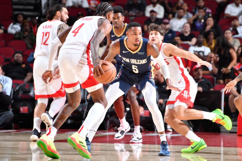 HOUSTON, TX - OCTOBER 15: Dejounte Murray #5 of the New Orleans Pelicans plays defense during the game against the Houston Rockets during a NBA preseason game on October 15, 2024 at the Toyota Center in Houston, Texas. NOTE TO USER: User expressly acknowledges and agrees that, by downloading and or using this photograph, User is consenting to the terms and conditions of the Getty Images License Agreement. Mandatory Copyright Notice: Copyright 2024 NBAE (Photo by Logan Riely/NBAE via Getty Images)